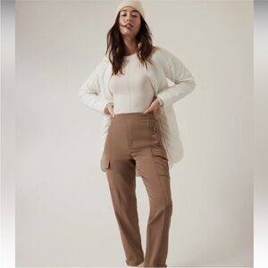 Athleta Endless High Rise Cargo Pant Zip Pocket Hiking Travel Size 0 (A5)